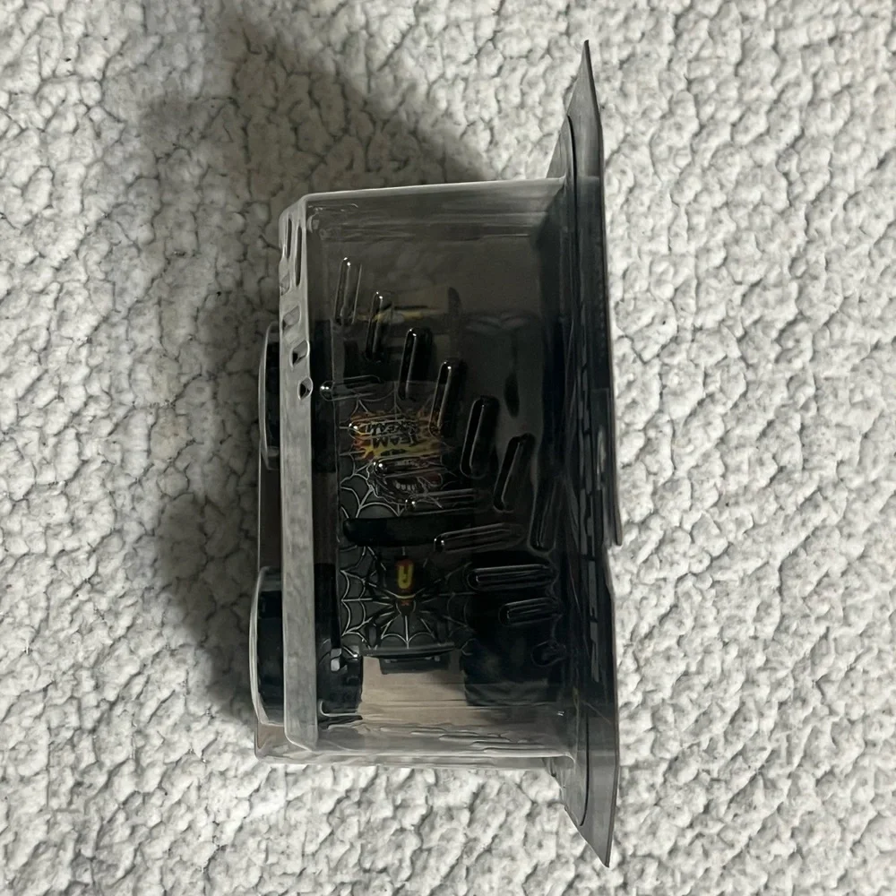 Monster Jam Avenger
Exclusive Black Widow LIMITED
EDITION 1 of 5000 - Picture 3 of 8